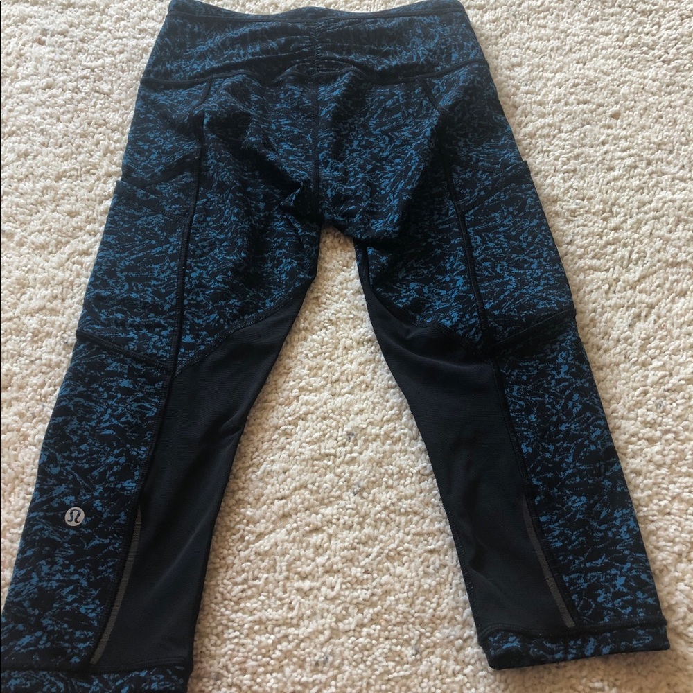 Lululemon crops size 4